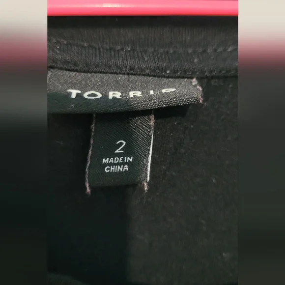 Euc Torrid 2 black  🖤 tshirt - Picture 5 of 6